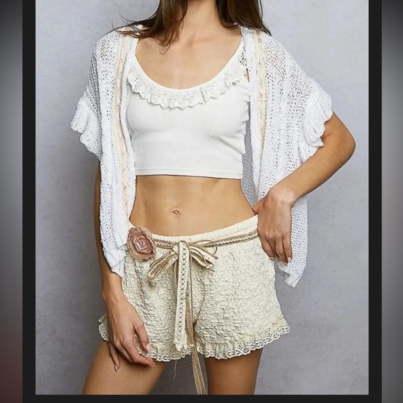 POL -Lace Trim Adjustable Waist Textured
Knit Shorts S-L - Picture 2 of 6